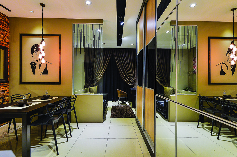 modern-urbane-dinin-glass