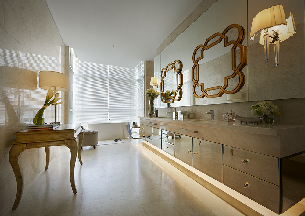 id-bathroom-hue-art-webyb