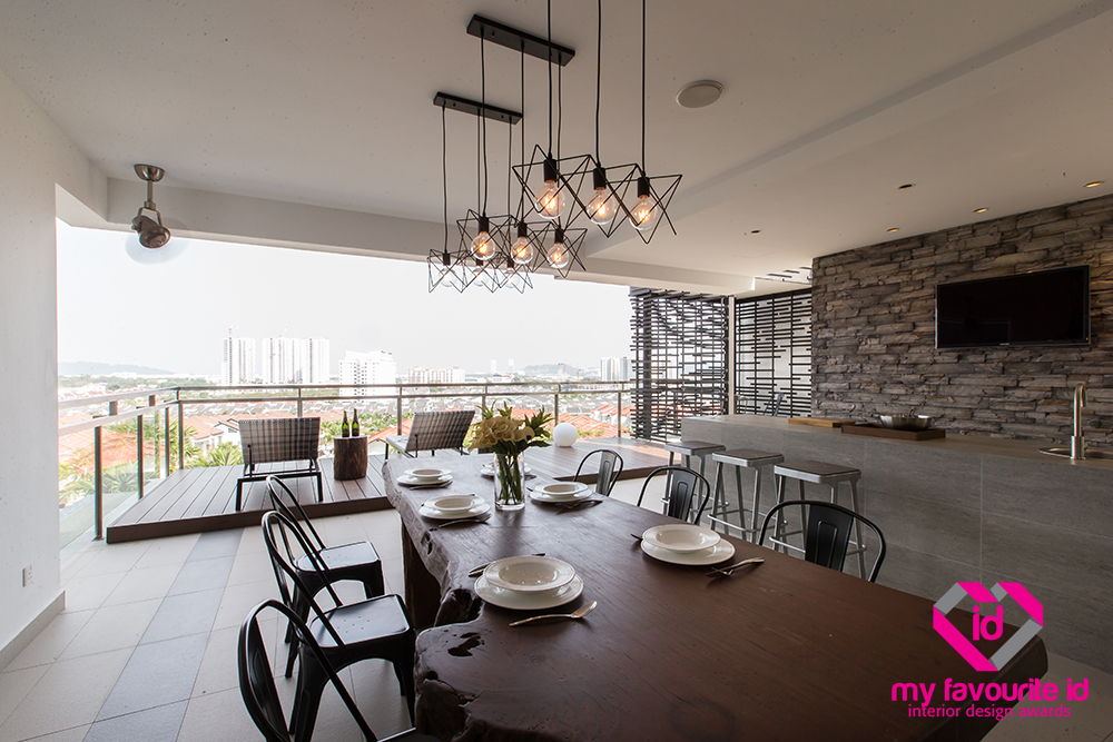 12. Outdoor Dining
