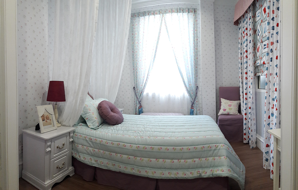 elyza_girl_room