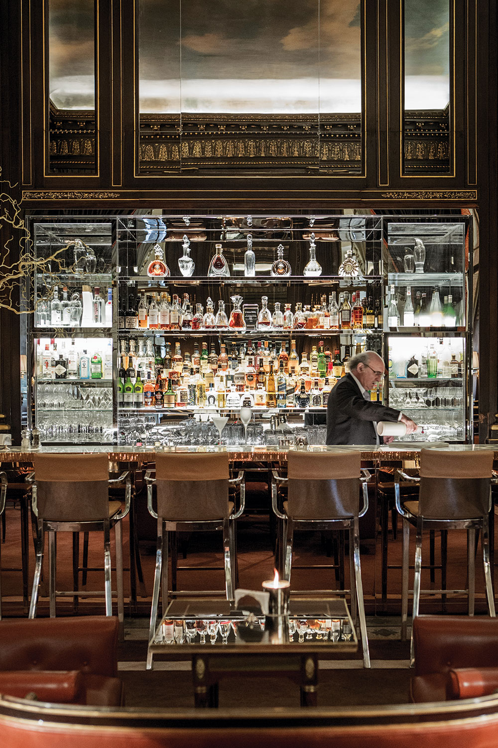 ch_155_hotel_le_meurice_barstand
