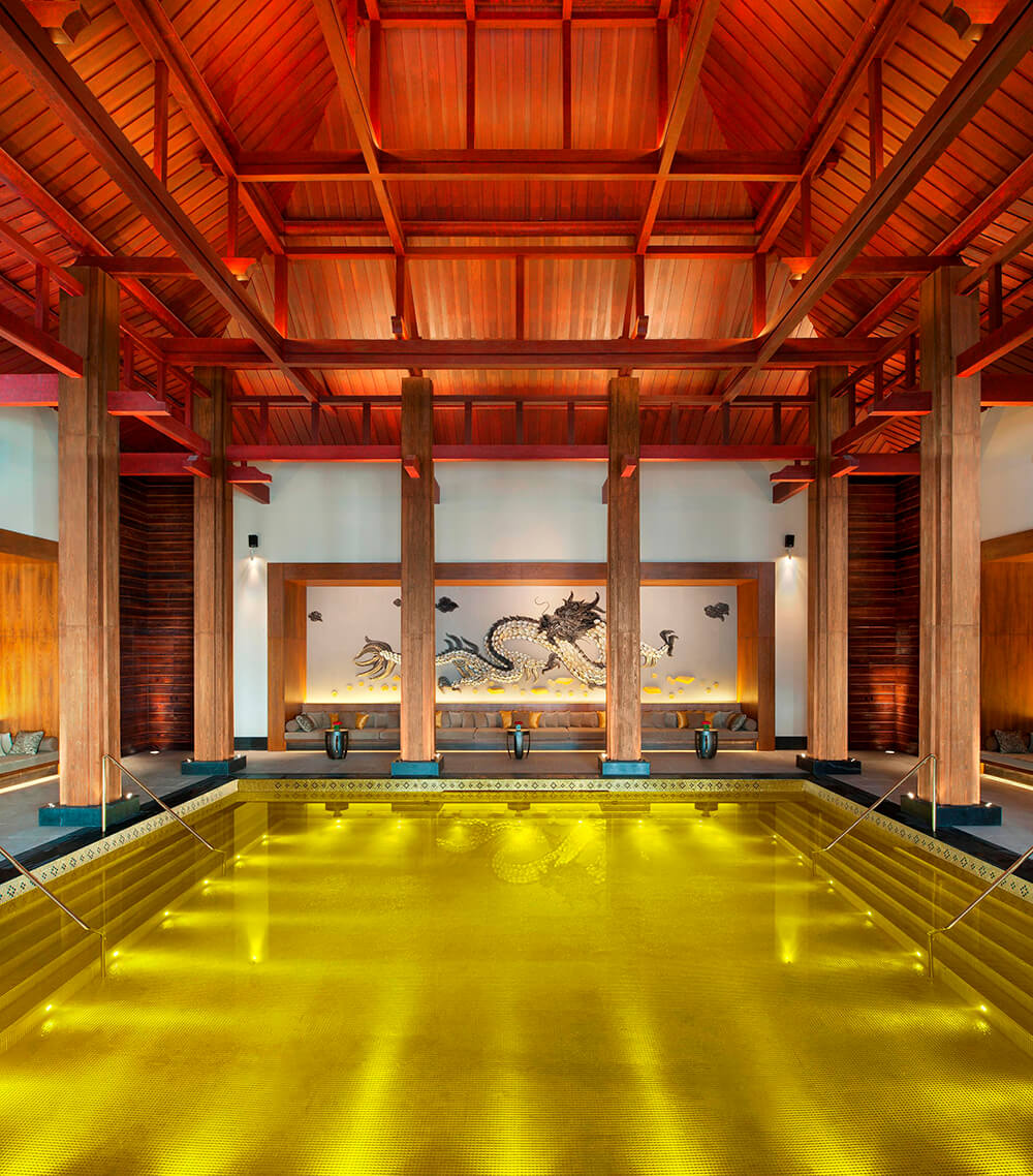 hotel-inspiration-st-regis-lhasa-golden-pool-spa