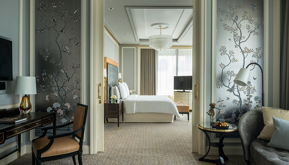 hotel_jakarta_4_season_presidential_suite_bed