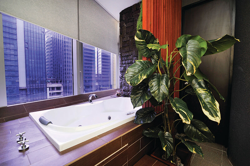 slimming-sanctuary-interior-bath