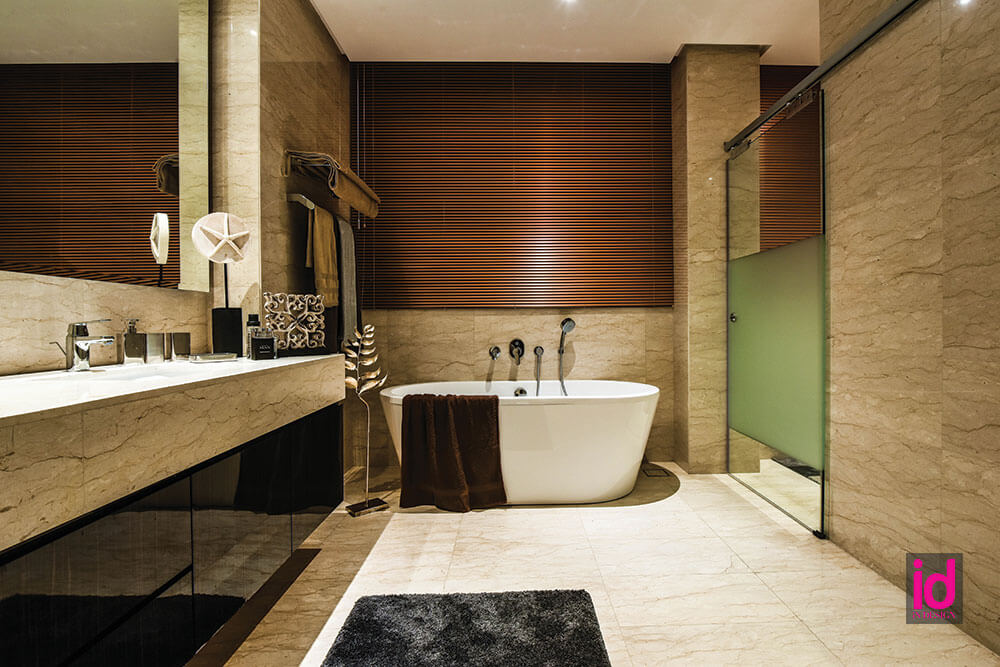 id_78_blaine_robert_bathroom_condo