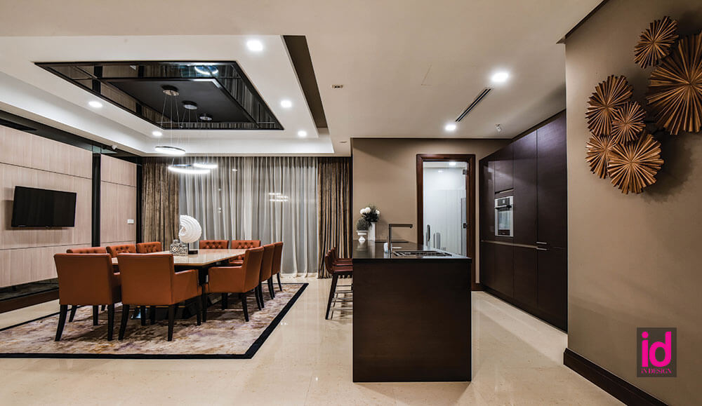 id_78_blaine_robert_dining_kitchen_wide_condo