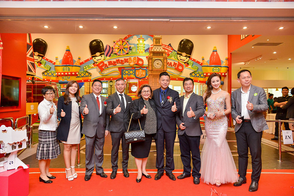 the_parenthood_group_photo